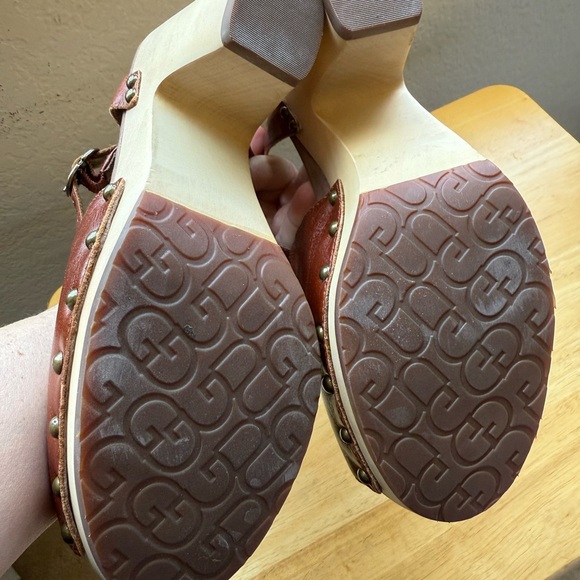 NWOT UGG Brown Leather Nadia Studded Clog Sandal Heels in Size 9 - Picture 7 of 9